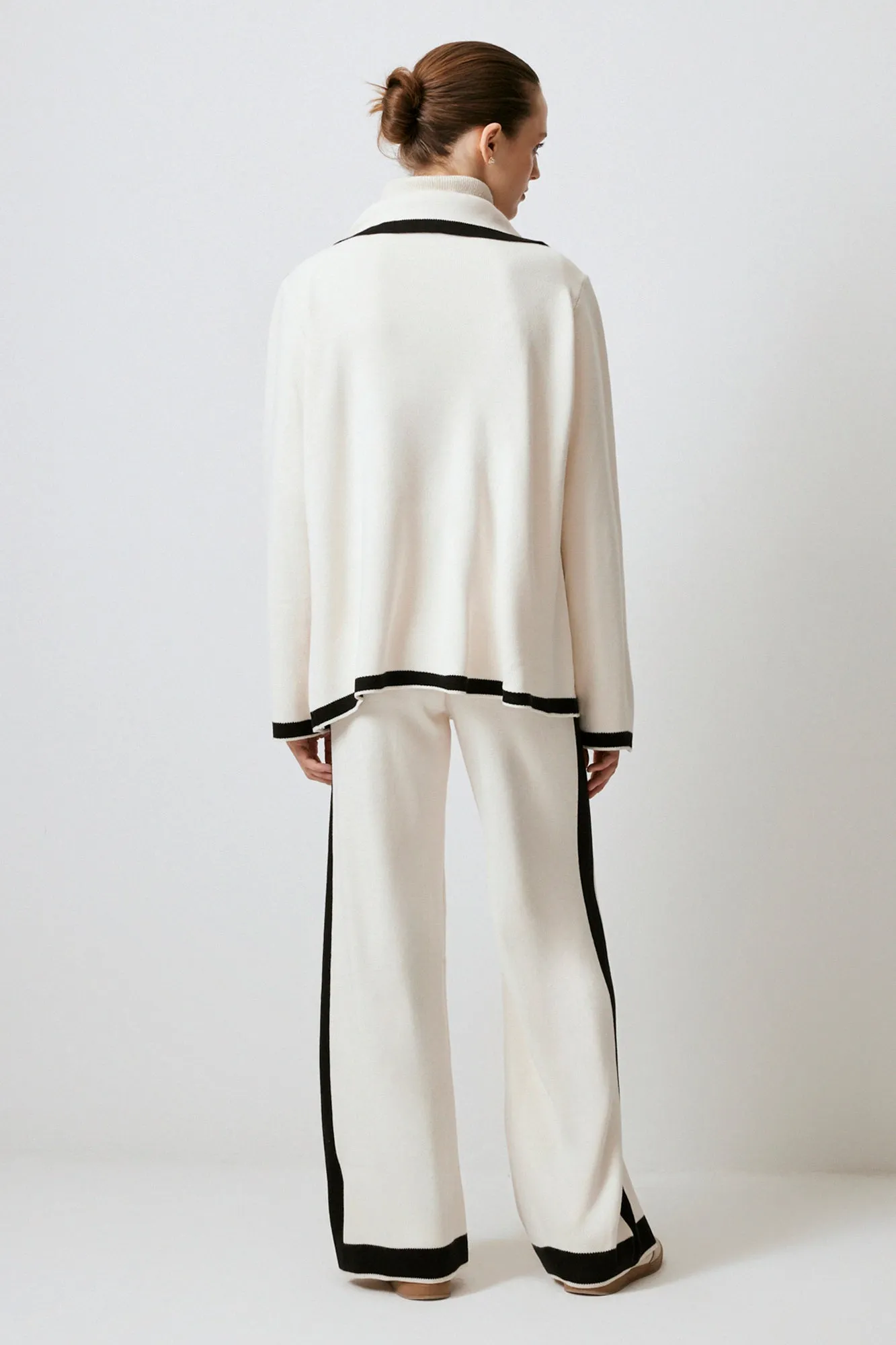 DOUBLE BREASTED KNITWEAR SUIT