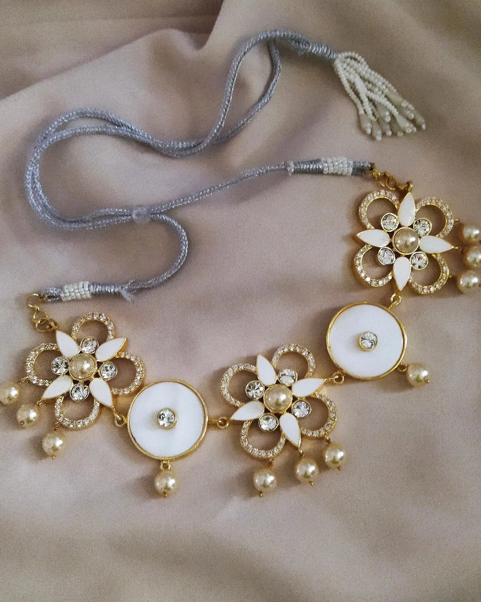 Iraa Choker