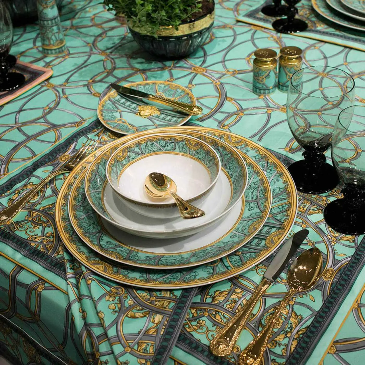 Versace meets Rosenthal La scala del Palazzo High coffee cup and saucer green