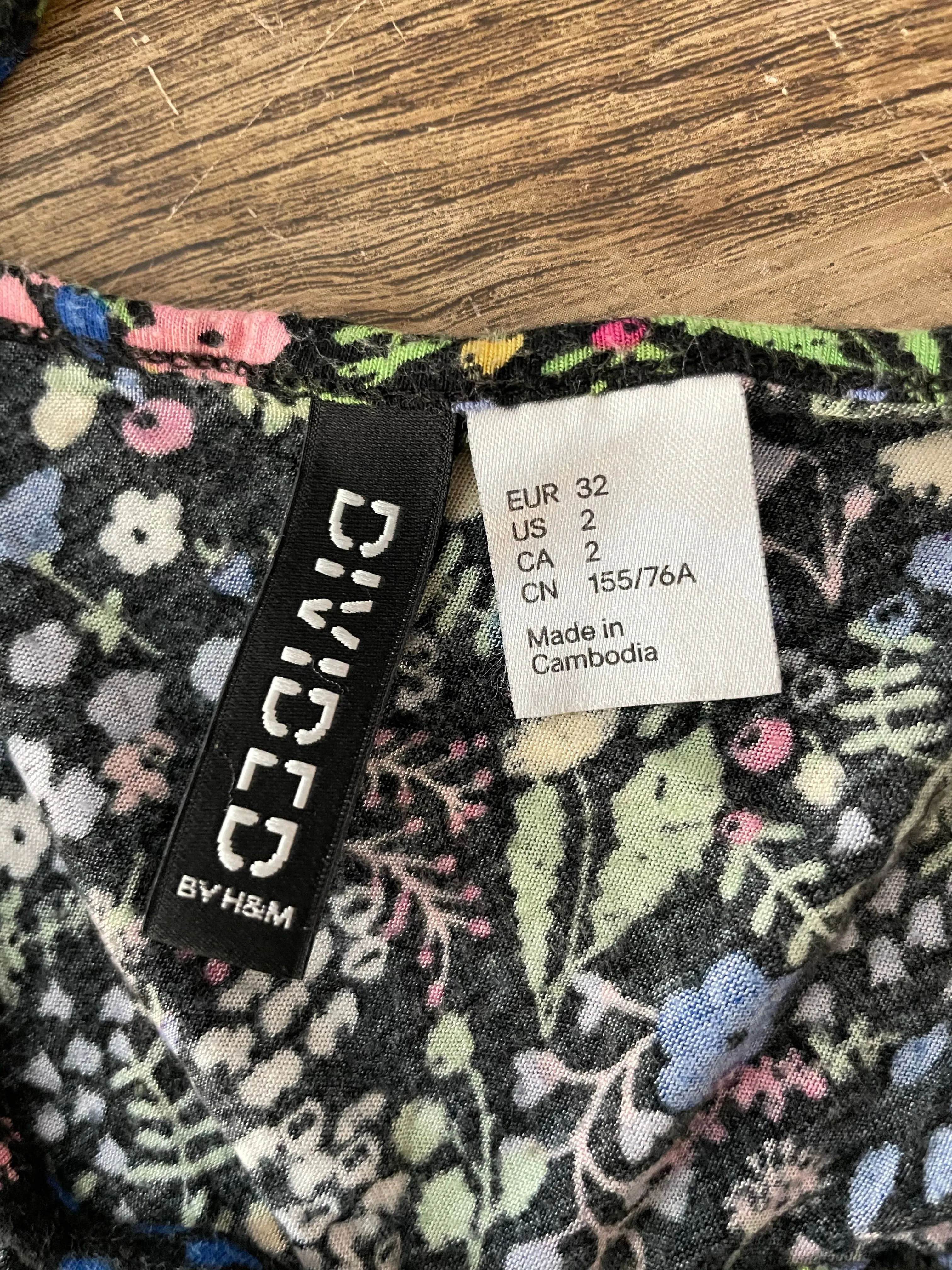 Womens Small Sz 2 DIVIDED by H&M Black Floral Razorback Tank Crop Top